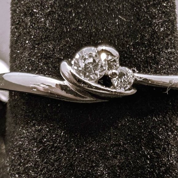 Fashion Jewelry Jewelry - Petite Ladies Fashion / Promise Ring -- Solid .925 Sterling Silver!